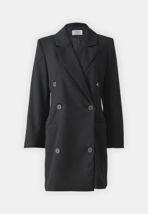 Černý dvouřadý blazer vyrobený z hladké tkaniny, s šesti velkými knoflíky, dvěma předními kapsami a designem s klopami.