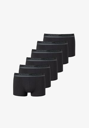 Sechs schwarze Herrenboxershorts mit grauen Bundabschlüssen mit der Aufschrift "uncover“, versetzt angeordnet auf weißem Hintergrund.