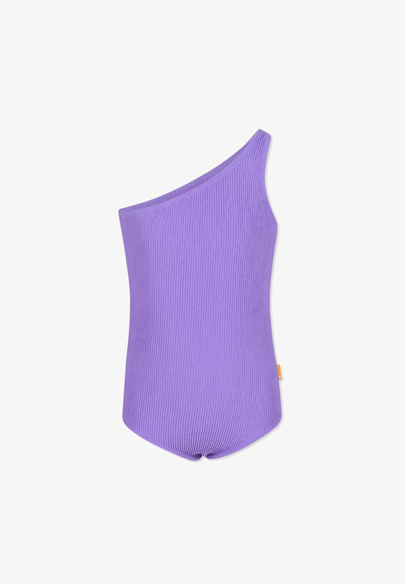Ein einseitiger lila Badeanzug mit geripptem Material, figurbetontem Design und frechem Schnitt. Ein Etikett an der Seite verleiht einen kontrastierenden Akzent.