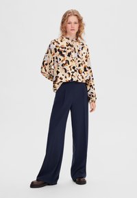 Selected Femme SLFTINNI WIDE PANT - Hlače - dark sapphire