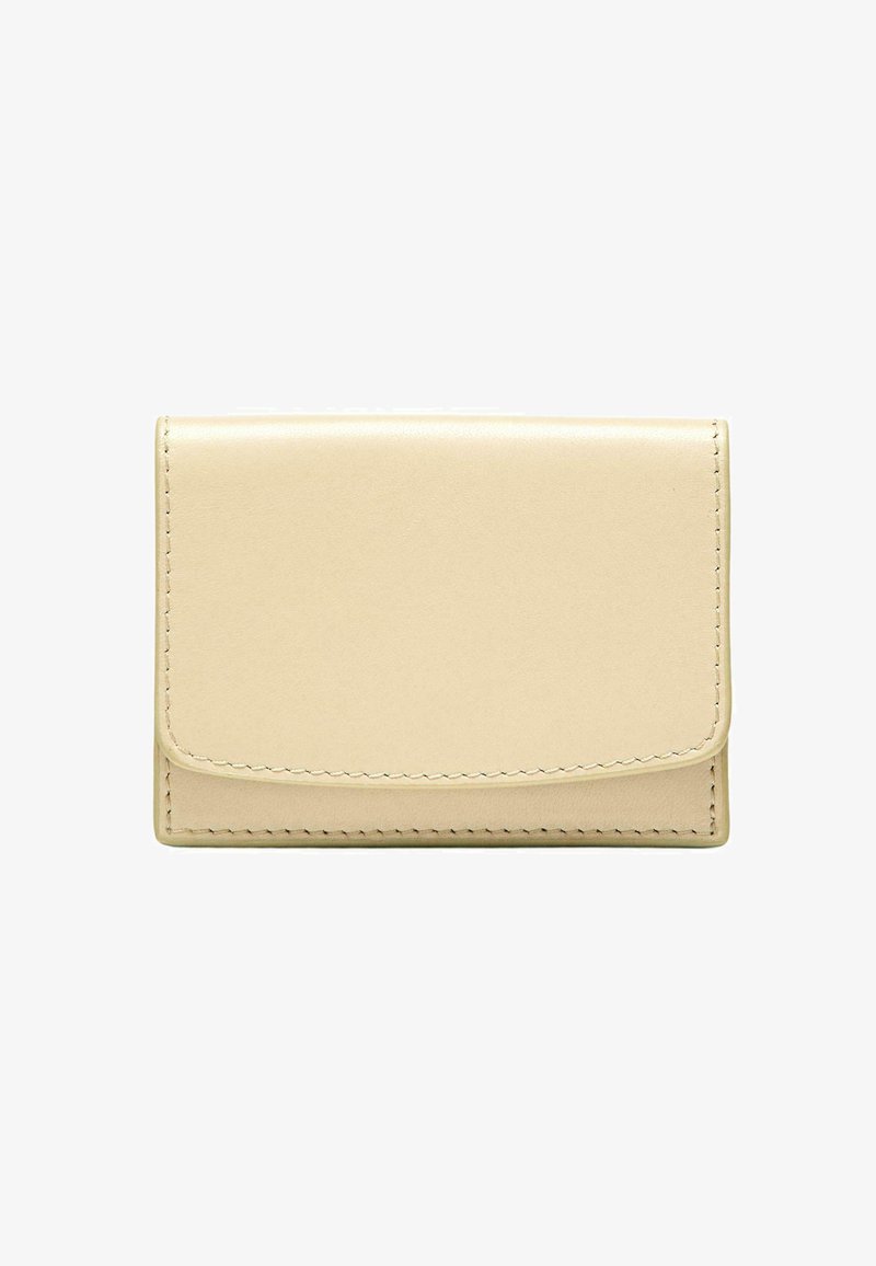 Portafoglio in pelle beige con texture liscia, patta a piega e cuciture a contrasto. Forma rettangolare compatta con bordi arrotondati.