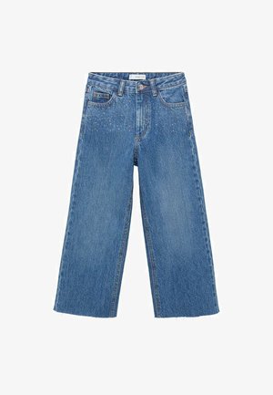 Svijetloplave široke traperice izrađene od denima, s razderanim rubovima i suptilnim ukrasima uz pojas.