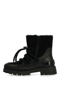 Černé kotníkové boty vyrobené z kůže a textilu, s huňatým lemem, kulatou špičkou, silnou gumovou podrážkou a šněrováním se zapínáním na boční zip.