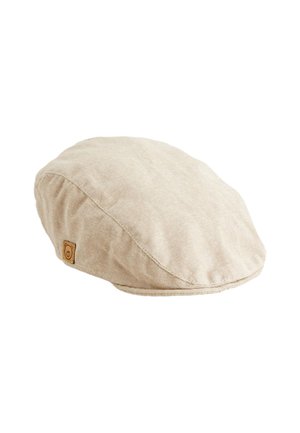 Beige linnen platte pet met afgeronde kroon en een klein bruin label aan de zijkant met een berengezicht.
