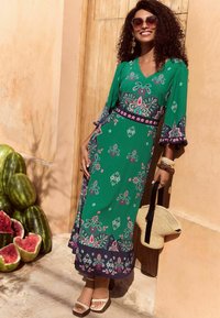 Love & Roses PETITE FIT - WOODBLOCK PRINTED V-NECK KIMONO SLEEVE MIDI - Dnevna haljina - green