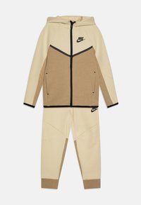 Neselectat, light khaki