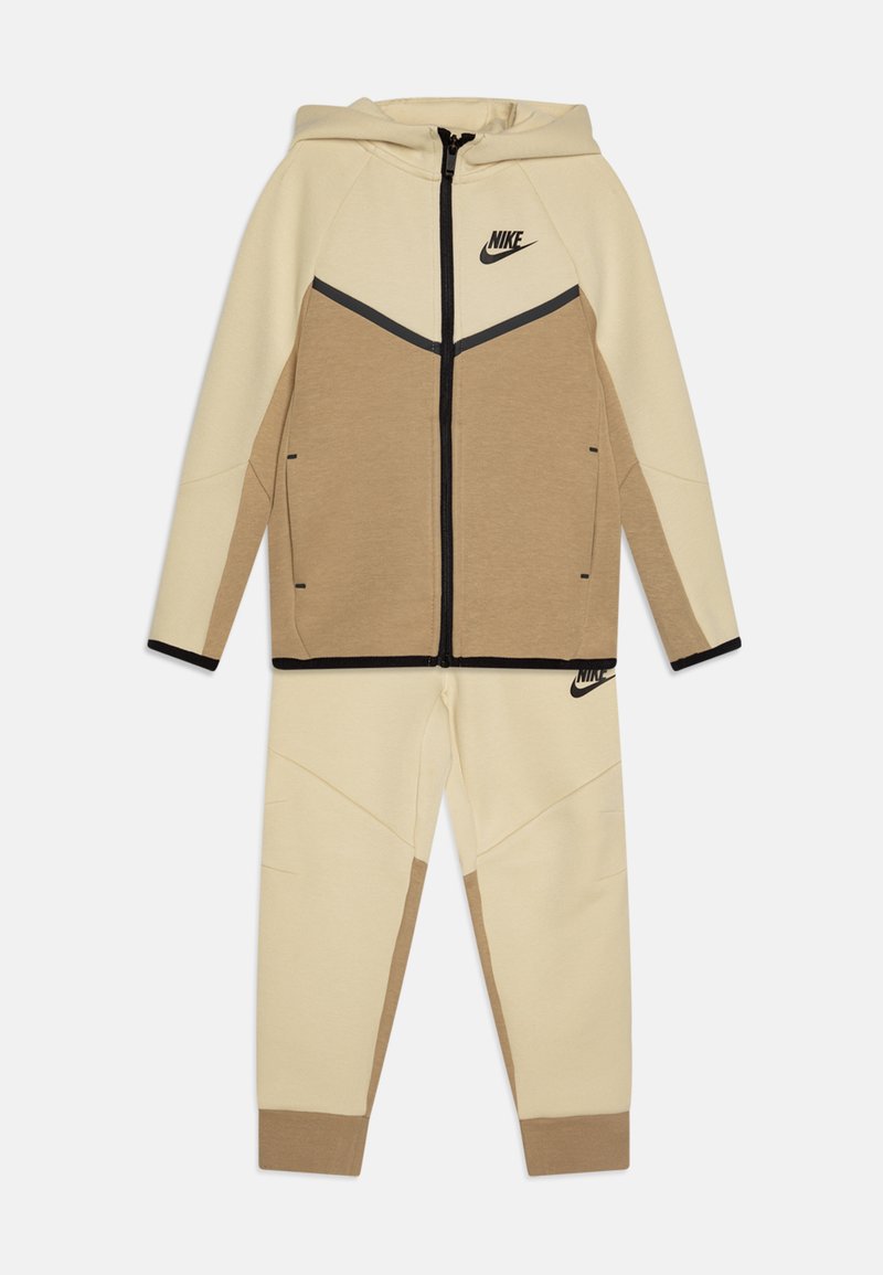 Nike Sportswear - TECH UNISEX SET  - Tracksuit - light khaki, Enlarge
