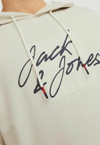 Jack & Jones JJZURI  - Felpa con cappuccio - moonbeam