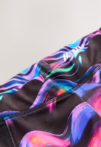 Non sélectionné, black multi wave