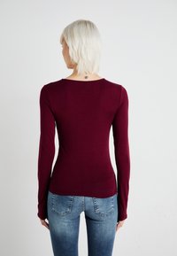 Gina Tricot SOFT TOUCH CREW NECK TOP - Hosszú ujjú felső - zinfandel