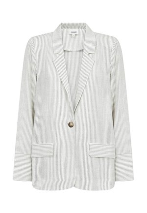 Blazer blanc avec fines rayures verticales noires, fermeture à un bouton marron, revers crantés et deux poches à rabat sur le devant.