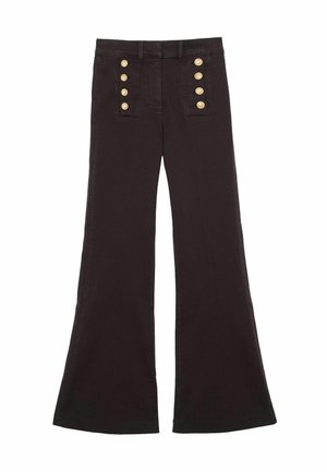 Fekete, magasderekú, bővülő szárú nadrág, elől a derékrész közelében két sorban összesen hat-hat aranygombbal.