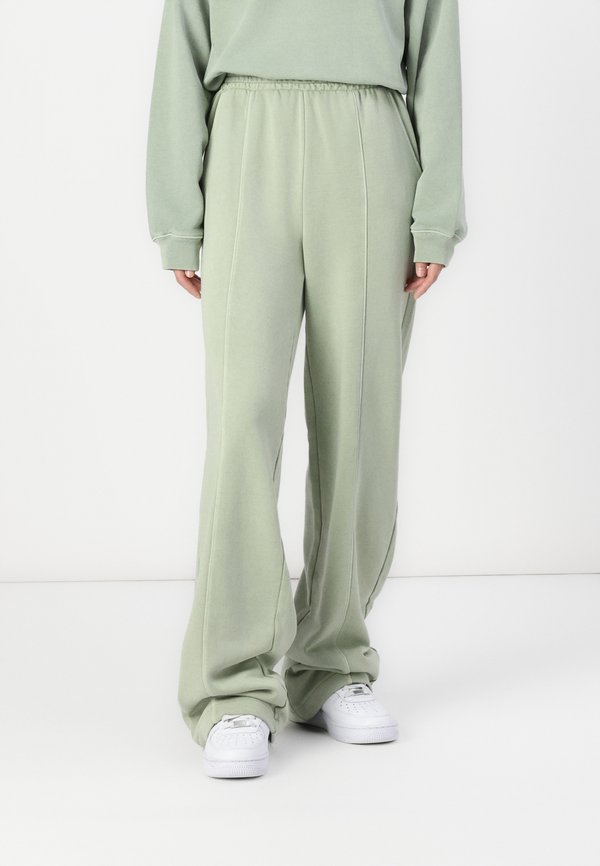 FRONT SEAM STRAIGHT LEG - Tracksuit bottoms - desert sage
