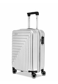 Valigia rigida argento con texture crestata, maniglia telescopica, quattro ruote nere e chiusura con zip. Design compatto e leggero.