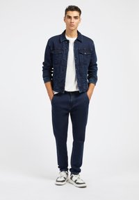 Guess REGULAR FIT - Giacca di jeans - blau
