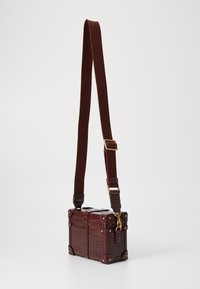 Lauren Ralph Lauren LUGGAGE CROSSBODY SMALL - Mala a tiracolo - dark mahogany