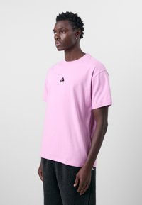 Nike ACG TEE LUNGS - Basic T-shirt - beyond pink