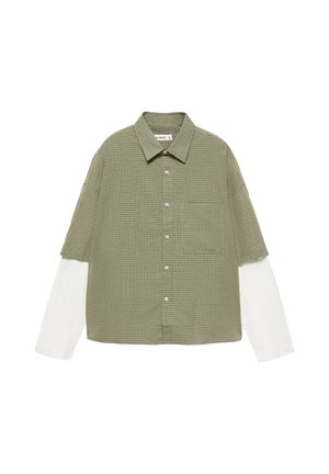 Chemise à manches longues superposées verte et blanche avec un petit motif à carreaux et une poche poitrine avant, boutonnée au centre.