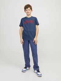 Jack & Jones Junior JJEJOSH CREW NECK - Camiseta estampada - ensign blue