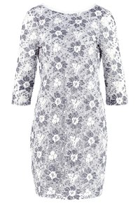 Vestido de encaje con patrón floral, colores azul marino y blanco, mangas tres cuartos, forma ajustada, textura transparente, escote redondeado.