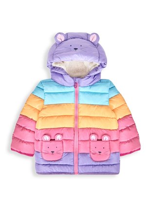 Farverig puffjakke med vandrette striber i blå, orange og pink. Furforet hætte med et bjørneansigt. To lommer med søde dyre-designs.