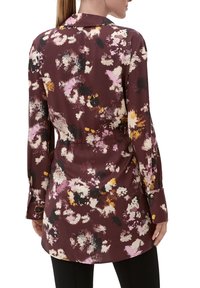 s.Oliver BLACK LABEL LONG À IMPRIMÉ ALL OVER - Overhemdblouse - bordeaux