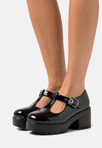 Koi Footwear Lodičky s platformou - black