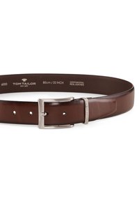 Brown leather belt with a smooth texture, silver metal buckle, and logo accent. Length: 85 cm / 32 inch. Five belt holes for adjustable fit.