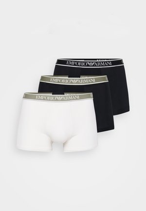 Trei perechi de boxeri scurți, în alb și negru, cu brâie elastice ce poartă logo-ul "Emporio Armani" în negru și verde. Material din bumbac.