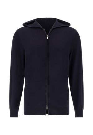 Sudadera con cremallera en color navy, hecha de una tela suave, que cuenta con cremallera completa, bolsillos delanteros y puños acanalados. Textura suave con un diseño minimalista.