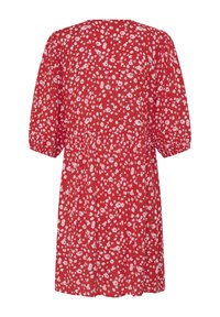 Robe rouge longueur genou avec imprimé floral petit rose et blanc, encolure ronde et manches trois-quarts bouffantes avec poignets élastiques.