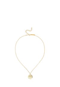 Collier en chaîne dorée avec un pendentif circulaire présentant un motif d'arbre. La chaîne est délicate et comprend un fermoir réglable pour la longueur.