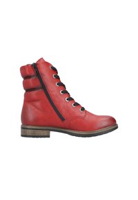 Bottines en cuir rouge avec un bout rond, des lacets noirs et une fermeture éclair sur le côté. Détail texturé à l'arrière et un petit talon en bois.