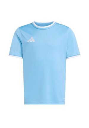 Jasnoniebieska sportowa koszulka z krótkim rękawem, z białym obszyciem na kołnierzyku i rękawach, z białym logo Adidas na piersi.