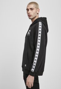 Starter REGULAR FIT - Jersey con capucha - black