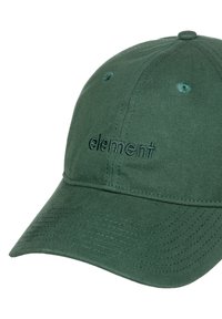 Mørkegrøn bomulds-kasket med en buet skygge, prydet med broderet "element" logo i en matchende nuance og ventilationsøjer på toppen.