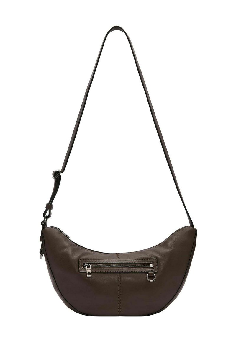 Ciemnobrązowa, półksiężycowata torebka na ramię z regulowanym paskiem, przednią kieszenią na zamek błyskawiczny i małym metalowym kółkiem jako detalem.