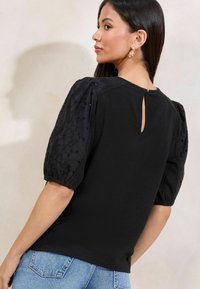 Lipsy REGULAR FIT - BRODERIE PUFF SLEEVE  - Palaidinė - black