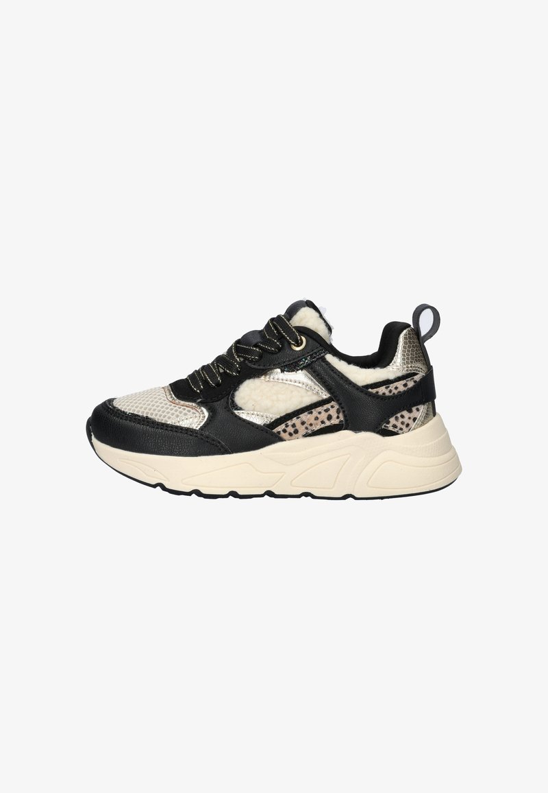 Sneakers met een mix van zwart leer en beige gaas, met accenten van luipaardprint en een chunky beige zool. Inclusief gouden oogjes en veters.