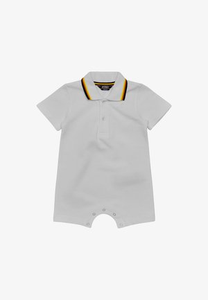 Pelele corto blanco para bebé con cuello polo con rayas negras, amarillas y rojas y botones de presión en la parte inferior.