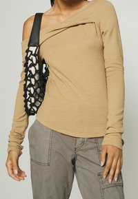 Free People Långärmad tröja - beige