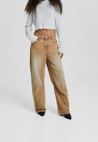 Bershka Vaqueros boyfriend - camel