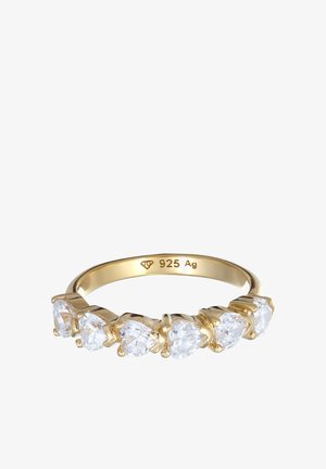 Guldtonet sterling sølv ring med fem hjerteformede, klare rhinsten sat i prongs, med en glat, poleret ring.