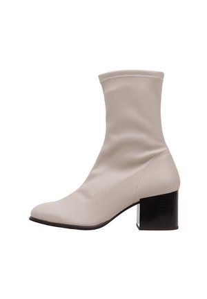 VICUÑA - Classic ankle boots - beige