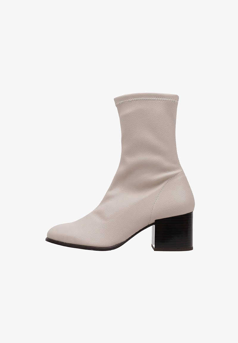 Sandra Fontán VICUÑA - Classic ankle boots - beige