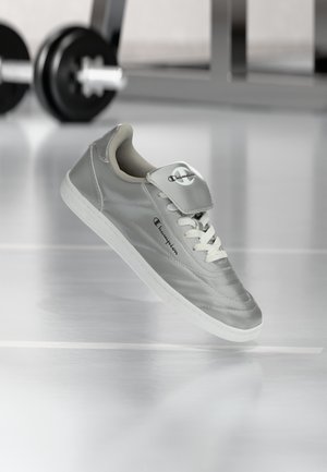 PRESTIGE FLAP - Zapatillas de entrenamiento - silver-coloured/black