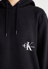 Calvin Klein Jeans OFF PLACED MONOLOGO HOODIE  - Felpa - black