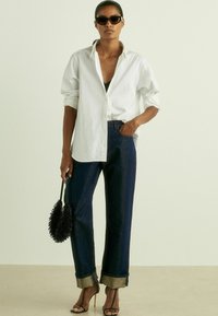 Reiss RUDI THREAD TURN-UP - Avar lõikega teksad - indigo