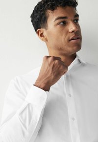 Next SINGLE CUFF  REGULAR FIT - Cămașă elegantă - white penny collar