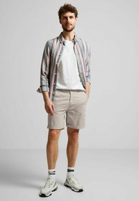 Street One MEN REGULAR FIT - Shorts - beige